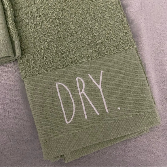 Rae Dunn Set of 2 Kitchen Towels - Picture 2 of 3